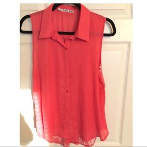 Sleeveless, collared button up